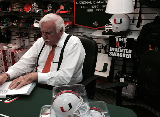 Schnellenberger Signing Rousing Success - ItsAUThing.com ...